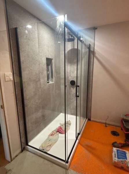 Rénovation complète – Salle de bain principale — pendant les travaux — photo 2 (Salle de bain à Gatineau)