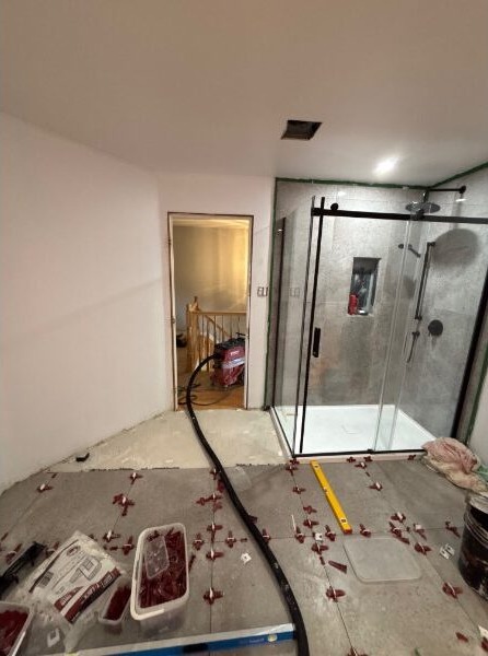 Rénovation complète – Salle de bain principale — pendant les travaux — photo 3 (Salle de bain à Gatineau)