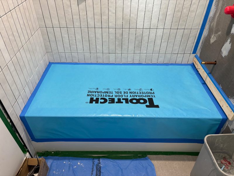 Rénovation complète de salle de bain — pendant les travaux — photo 3 (Salle de bain à Gatineau)