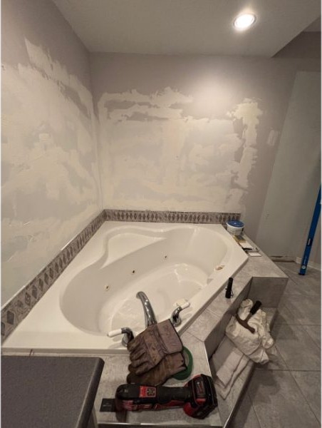 Transformation de salle de bain — pendant les travaux — photo 2 (Salle de bain à Gatineau)