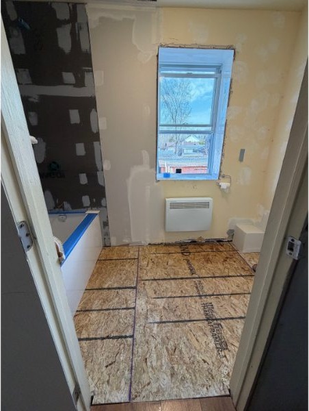 Salle de bain moderne — pendant les travaux — photo 3 (Salle de bain à Gatineau)