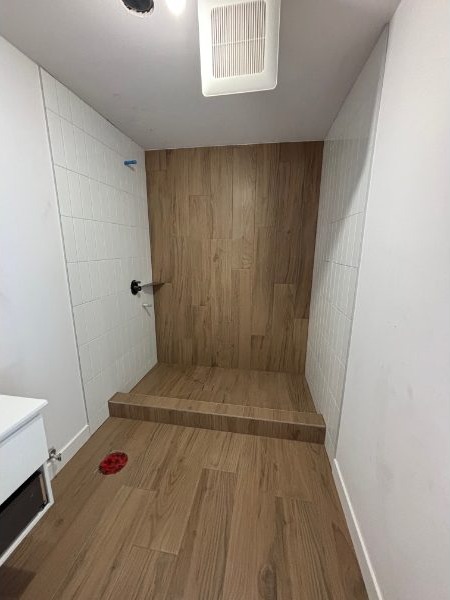 Projet de salle de bain résidentielle — résultat final — photo 1 (Salle de bain à Gatineau)