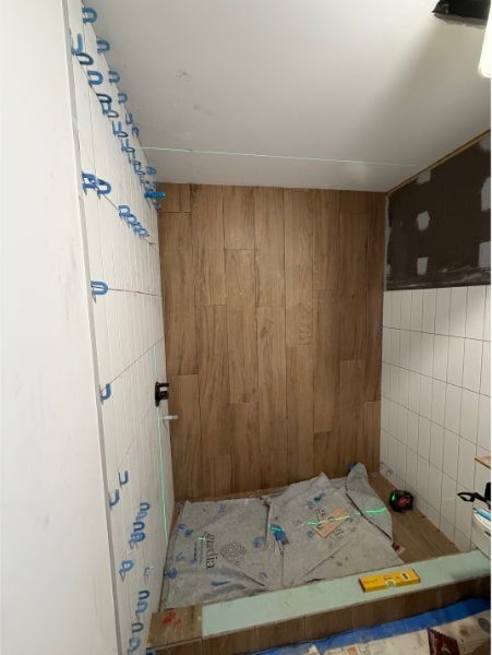 Projet de salle de bain résidentielle — pendant les travaux — photo 1 (Salle de bain à Gatineau)