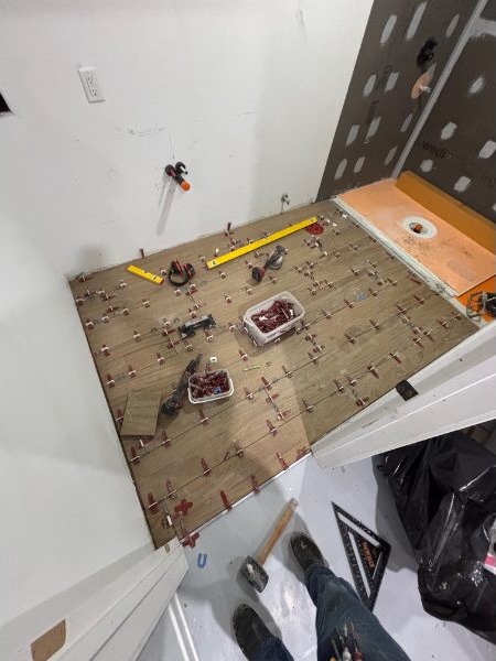 Projet de salle de bain résidentielle — pendant les travaux — photo 2 (Salle de bain à Gatineau)