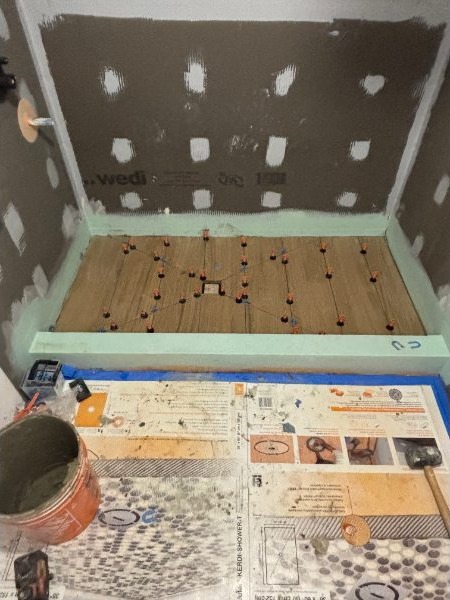 Projet de salle de bain résidentielle — pendant les travaux — photo 3 (Salle de bain à Gatineau)
