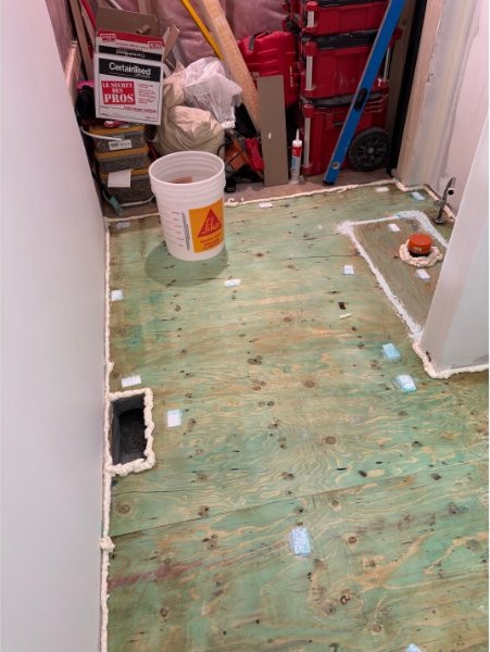 Rénovation de salle de bain contemporaine — pendant les travaux — photo 2 (Salle de bain à Gatineau)